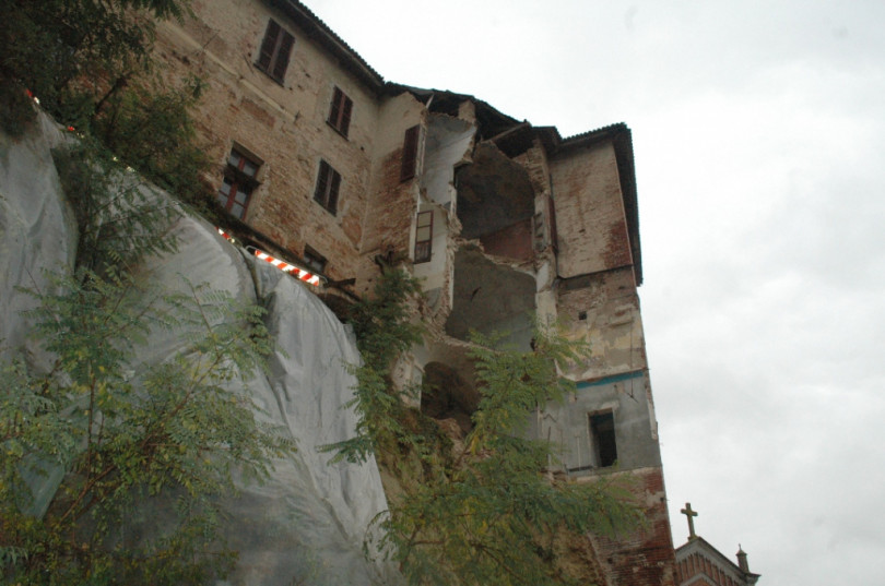 Continua la ricostruzione del castello di Frinco